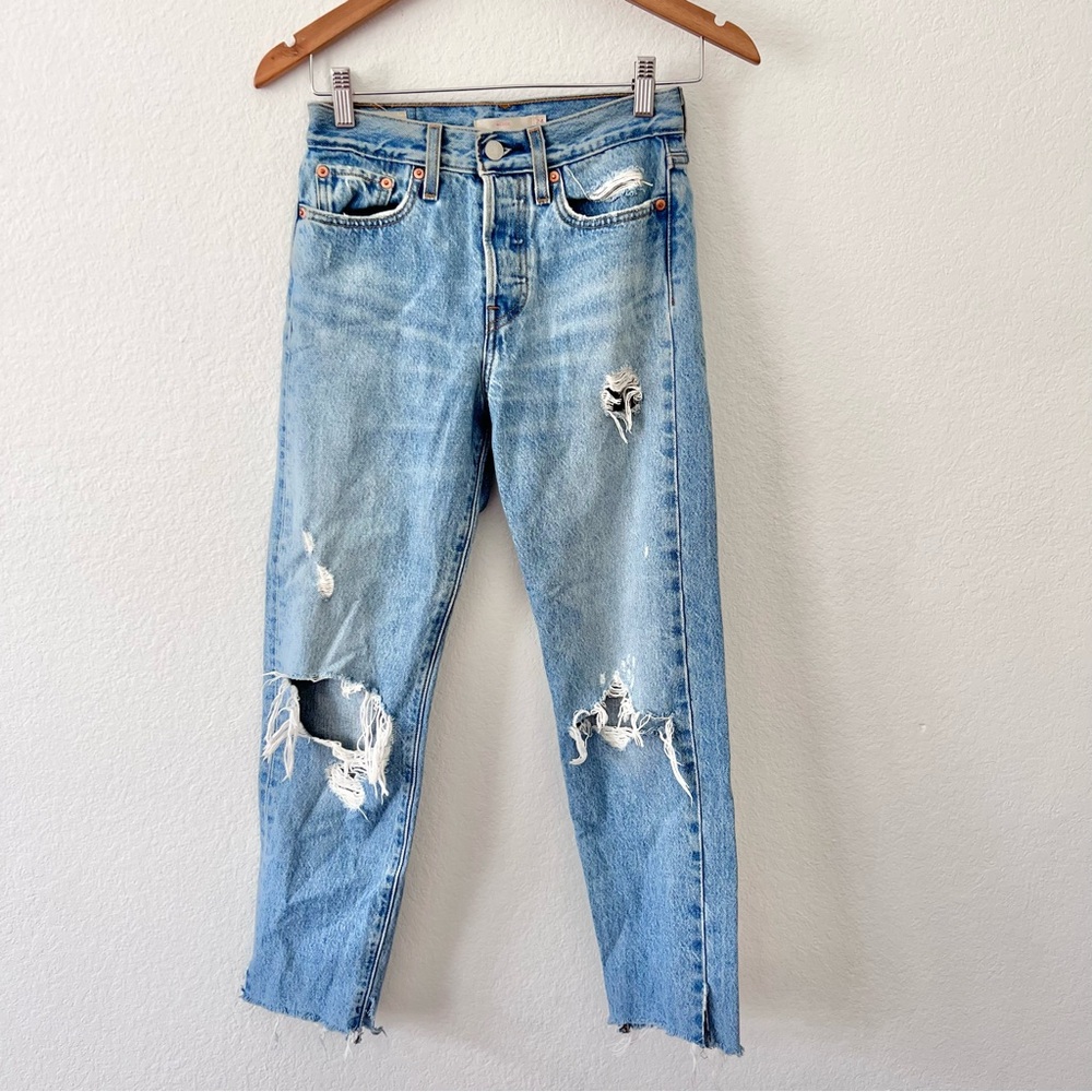 Levi’s Distressed Wedgie Button Fly Raw Hem Jeans Sz 24